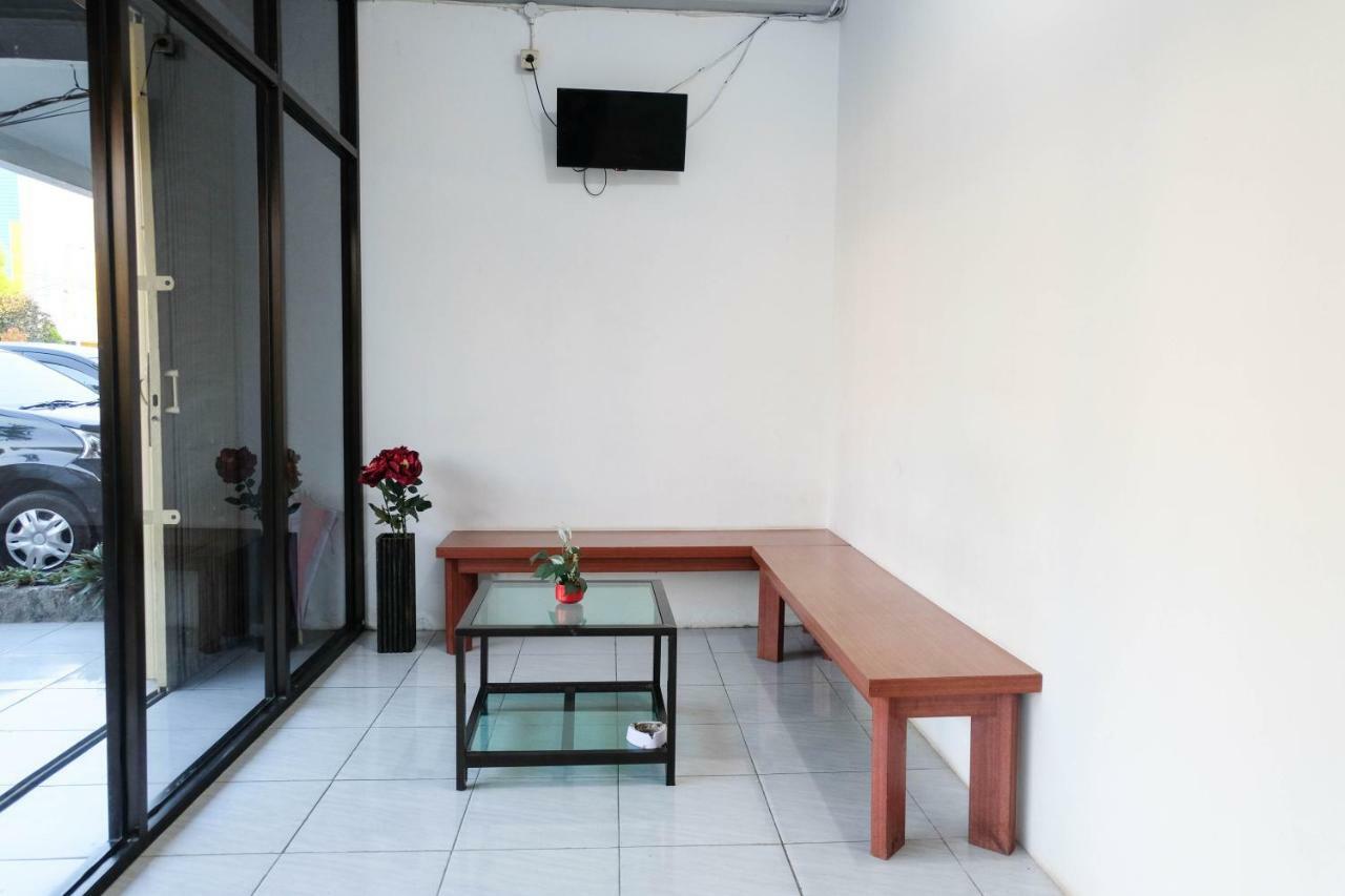 Reddoorz Near Ahmad Yani Airport 3 Hotel Семаранг Екстериор снимка