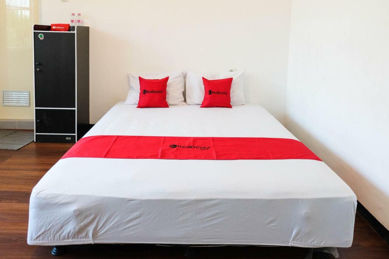 Reddoorz Near Ahmad Yani Airport 3 Hotel Семаранг Екстериор снимка