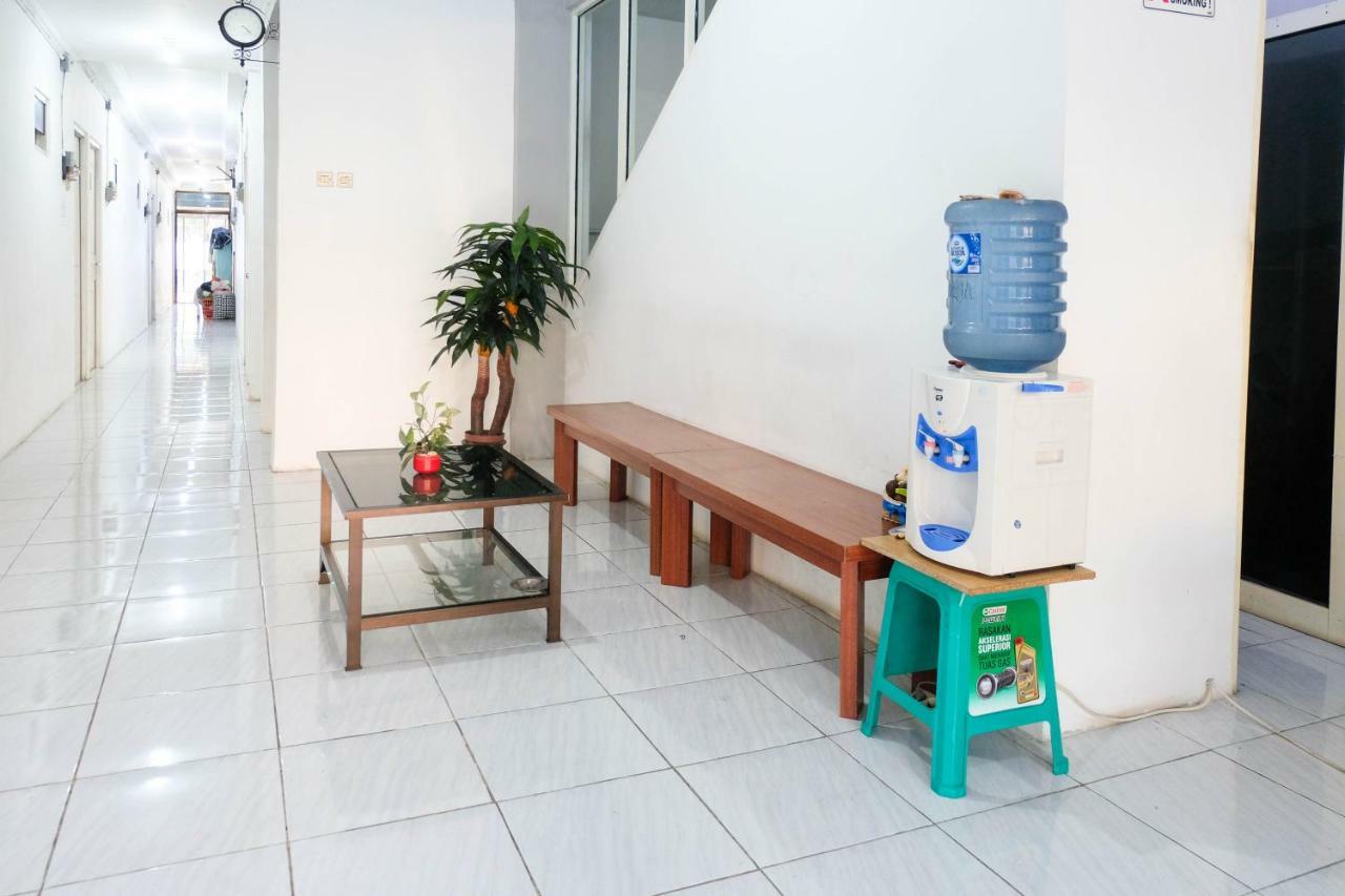 Reddoorz Near Ahmad Yani Airport 3 Hotel Семаранг Екстериор снимка