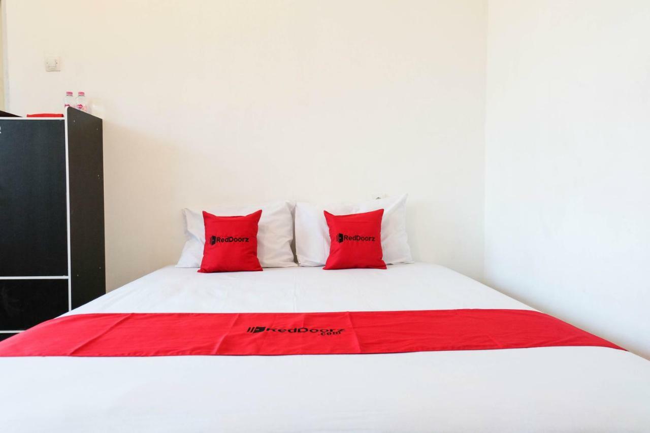 Reddoorz Near Ahmad Yani Airport 3 Hotel Семаранг Екстериор снимка