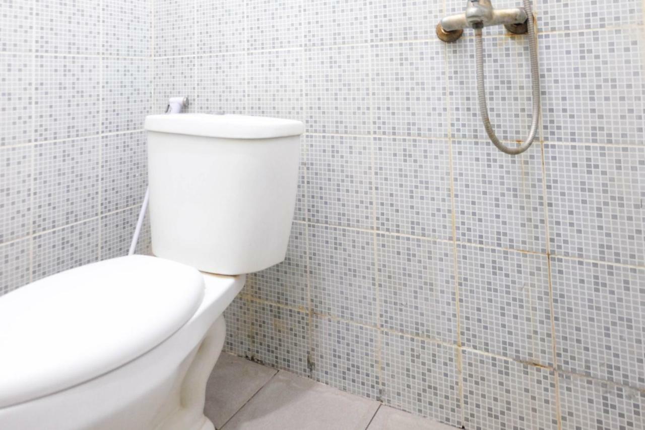 Reddoorz Near Ahmad Yani Airport 3 Hotel Семаранг Екстериор снимка