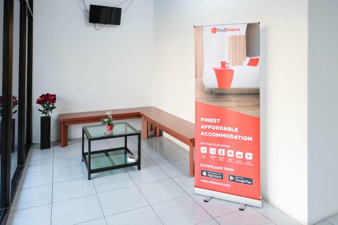 Reddoorz Near Ahmad Yani Airport 3 Hotel Семаранг Екстериор снимка