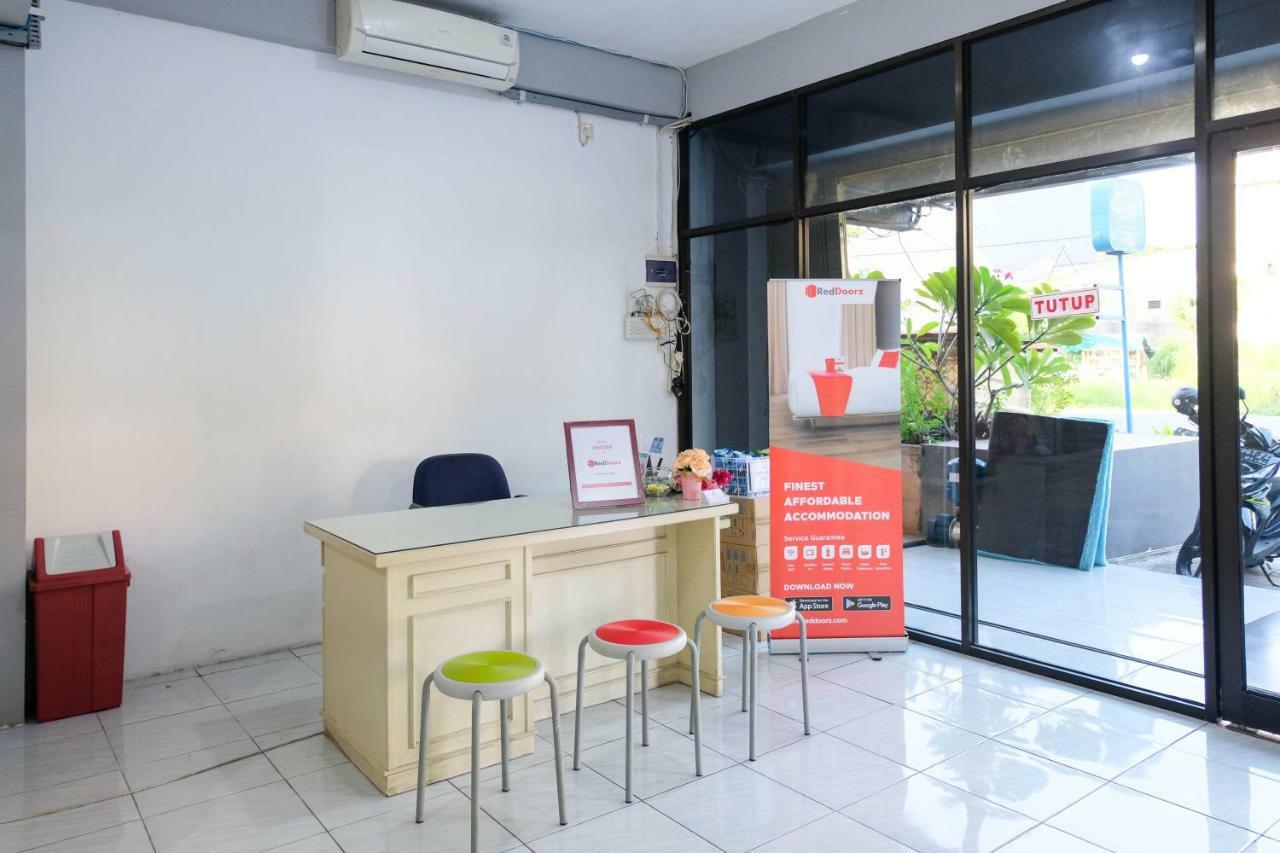 Reddoorz Near Ahmad Yani Airport 3 Hotel Семаранг Екстериор снимка