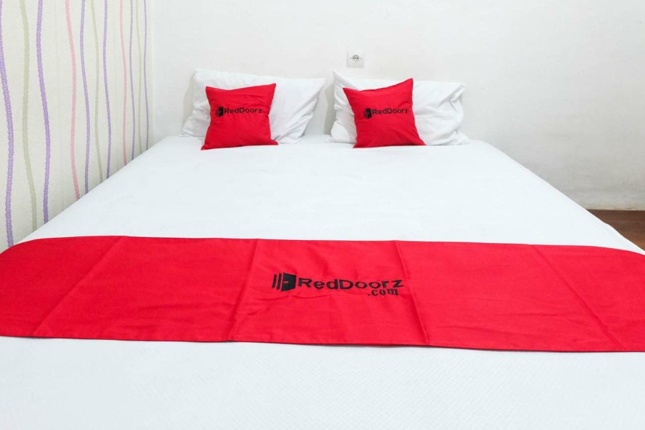 Reddoorz Near Ahmad Yani Airport 3 Hotel Семаранг Екстериор снимка